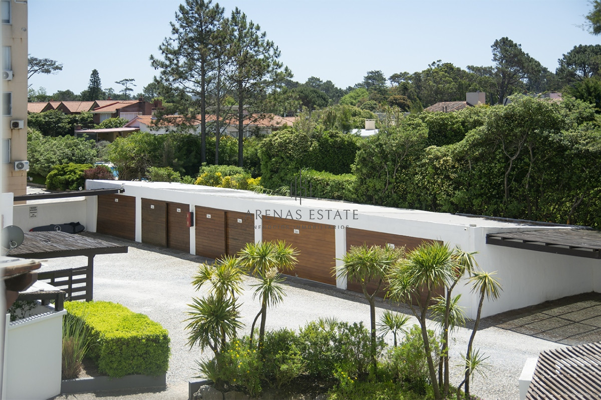 Apartamento ID.2044 - Apartamento en venta frente al mar, de 3 dormitorios en Punta del Este 
