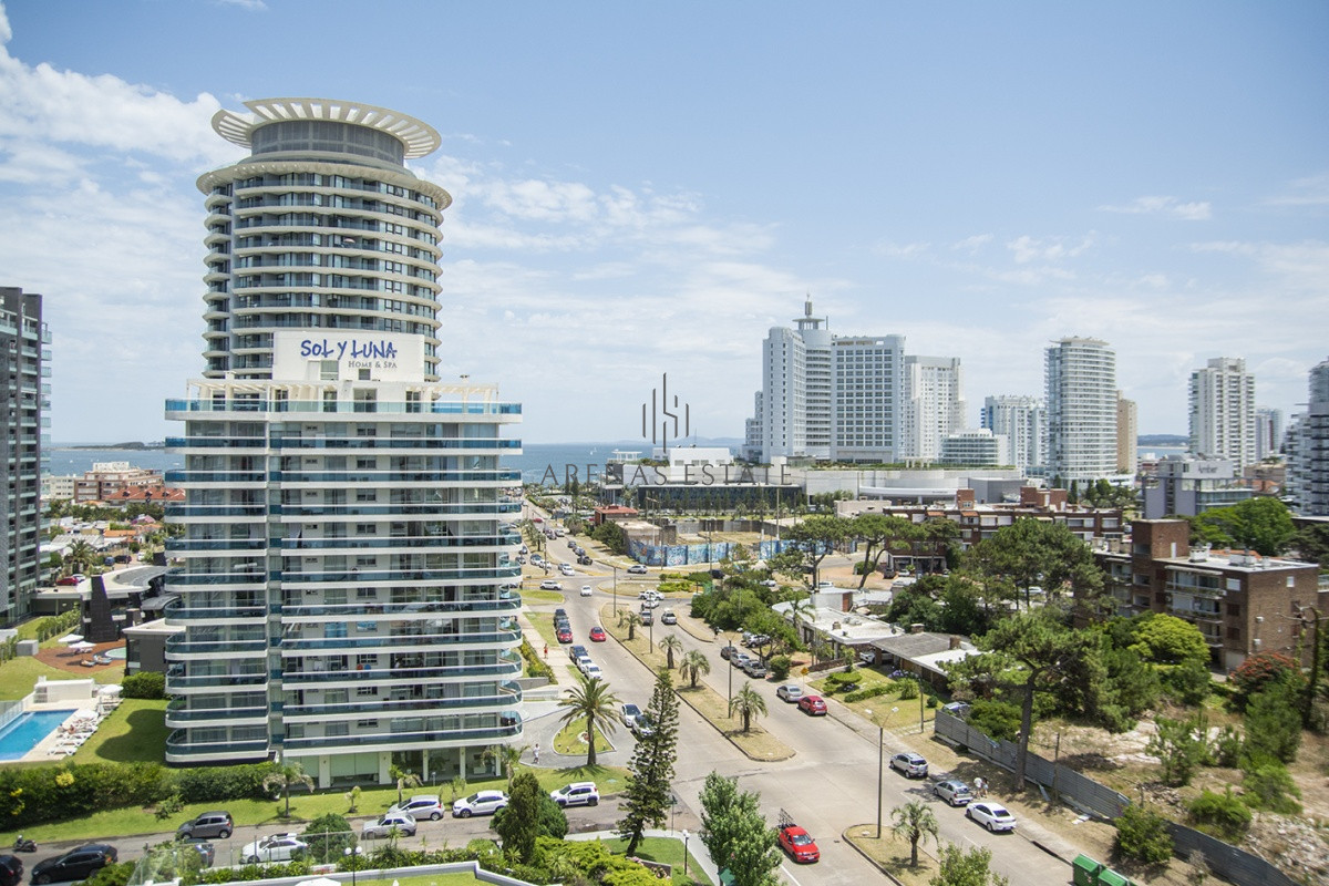 Apartamento ID.2210 - Vende apartamento de 2 dormitorios y medio en Chiverta, Reciclado completo. Punta del Este 