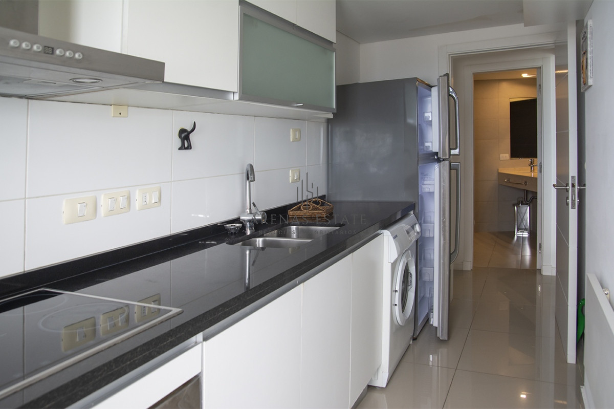 Apartamento ID.2612 - Vende apartamento de 3 dormitorios en Wind Tower, piso alto con vista al mar , Punta del Este 