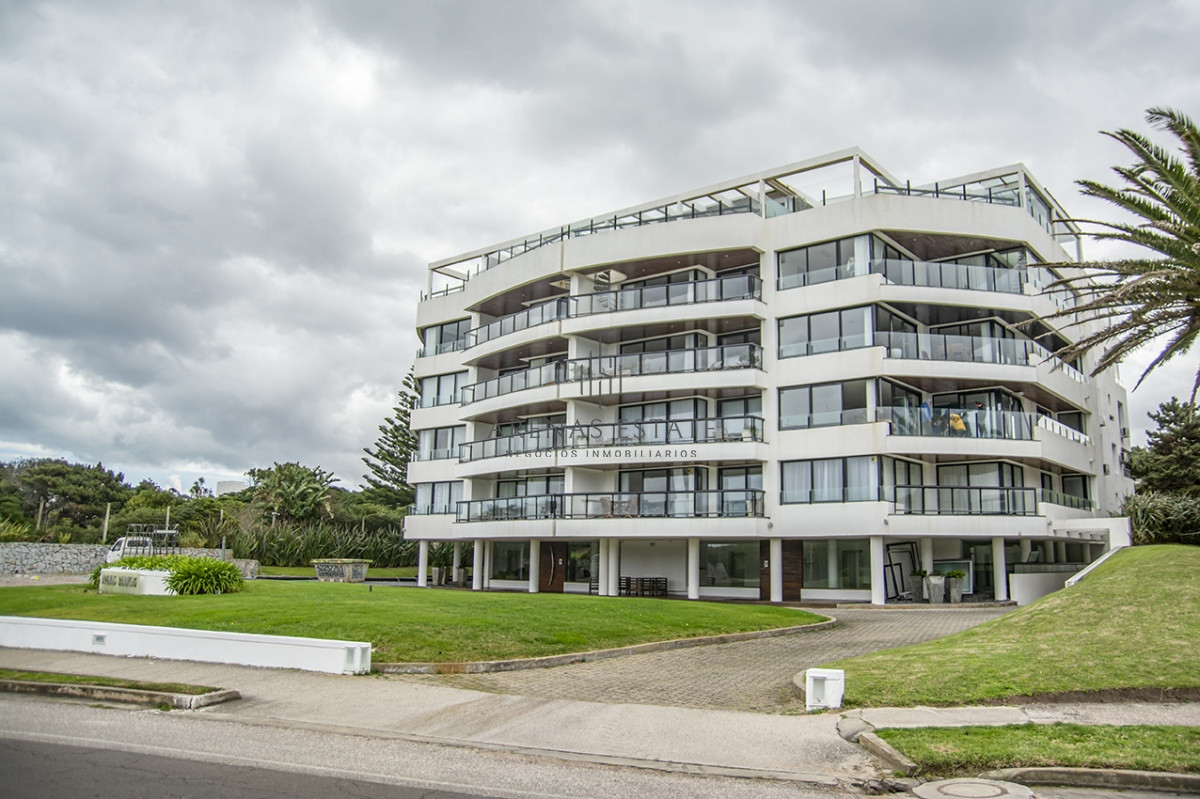 Apartamento ID.2050 - Penthouse en venta muy cómodo e iluminado. 4 dormitorios + dep. 