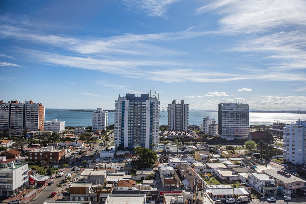 Apartamento ID.3098 - Piso alto con vista panoramica, 1 dormitorio y medio en venta. Punta del Este