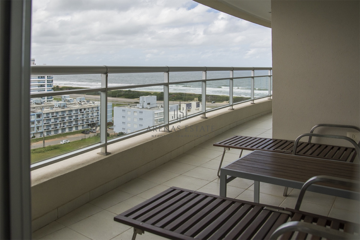 Apartamento ID.2653 - Vende apartamento de 3 dormitorios + dependencia , en brava , Punta del Este 