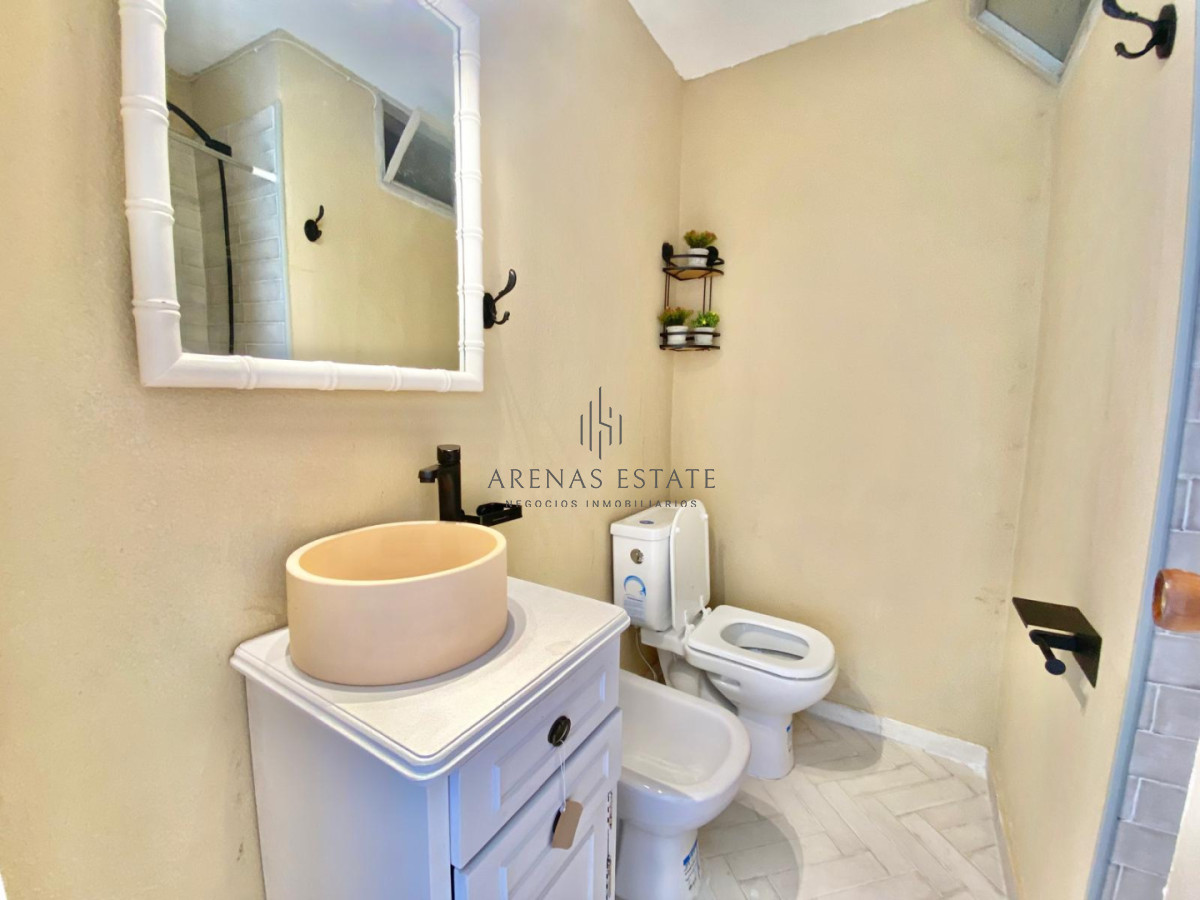 Apartamento ID.4259 - Apartamento de 2 dormitorio y medio en Primera lineal de Playa brava , Punta del este 