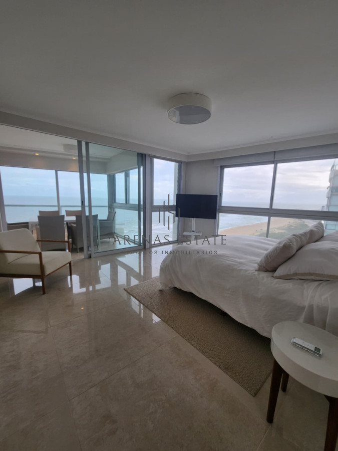 Apartamento ID.3470 - Departamento d 3 dormitoios + dependencia en venta en Playa Brava