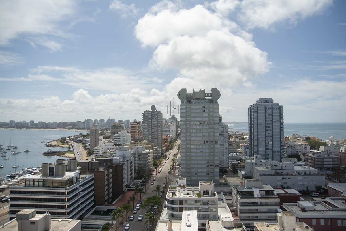 Apartamento ID.2211 - Hermoso departamento de 3 dormitorios a la venta, a pasos del mar