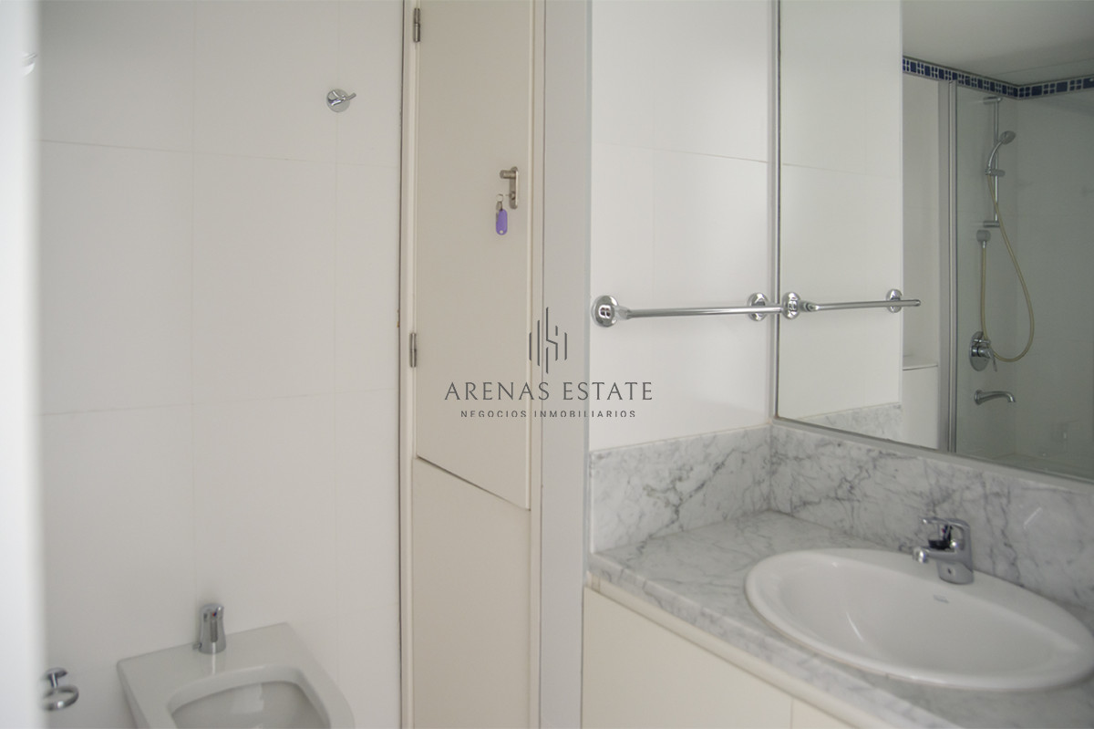 Apartamento ID.3645 - Le Parc Punta del Este, torre de categoría frente al mar.