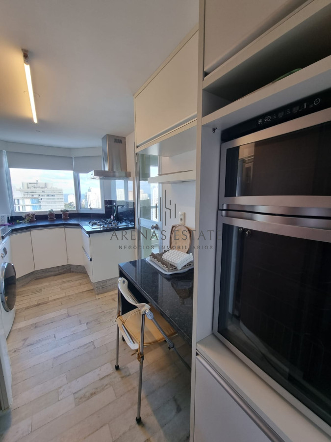 Apartamento ID.3800 - Vende espectacular apartamento de 3 dormitorios en Punta del Este