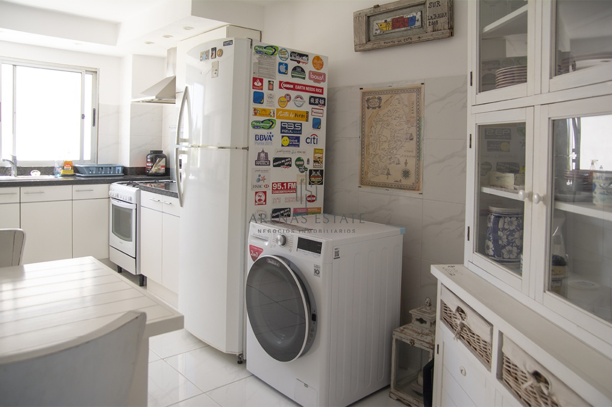 Apartamento ID.2044 - Apartamento en venta frente al mar, de 3 dormitorios en Punta del Este 