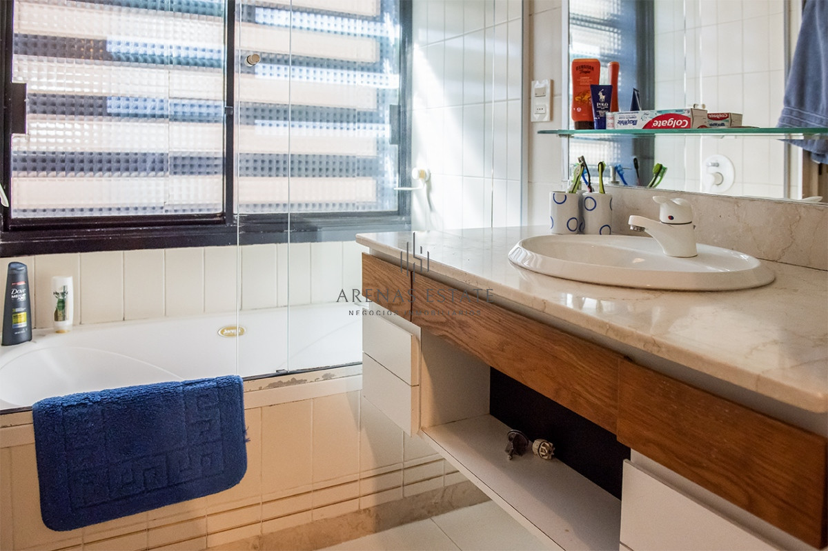Apartamento ID.2987 - Espectcular departamento en venta frente al puerto 4 dormitorios