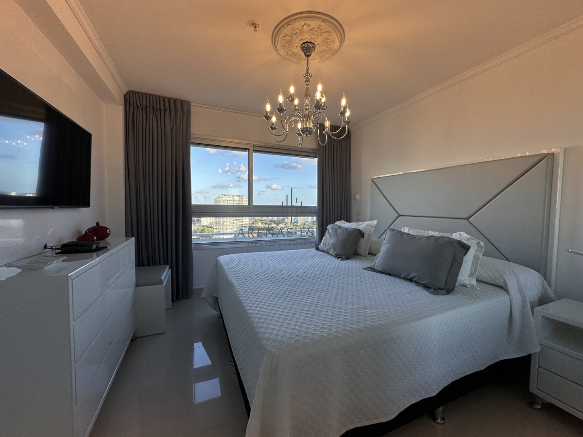 Apartamento ID.4195 - Vende apto de 2 dormitorios en Miami Boulevard ! Punta del este