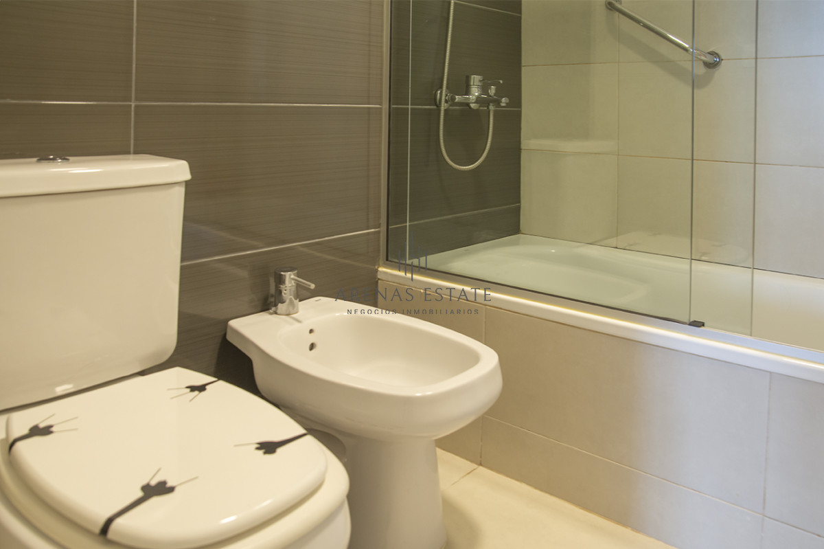 Apartamento ID.2612 - Vende apartamento de 3 dormitorios en Wind Tower, piso alto con vista al mar , Punta del Este 