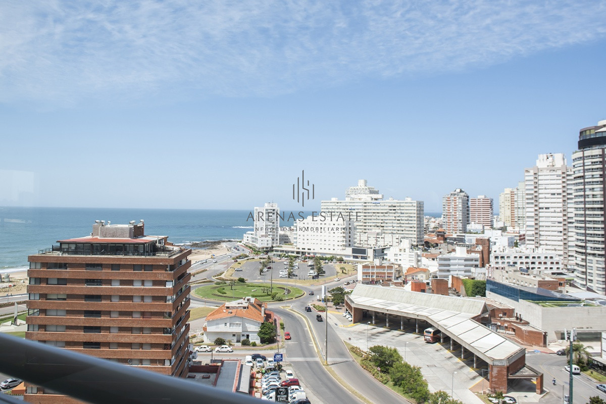 Apartamento ID.3376 - Apartamento de 2 dormitorios en Torre Imperiale , Punta del este , Playa Brava 