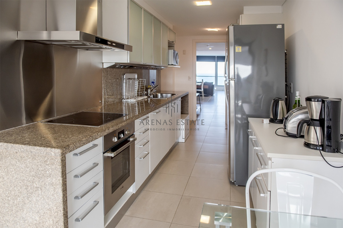 Apartamento ID.3467 - Espectacular departamento frente al mar en venta, 2 dorm + dep en venta