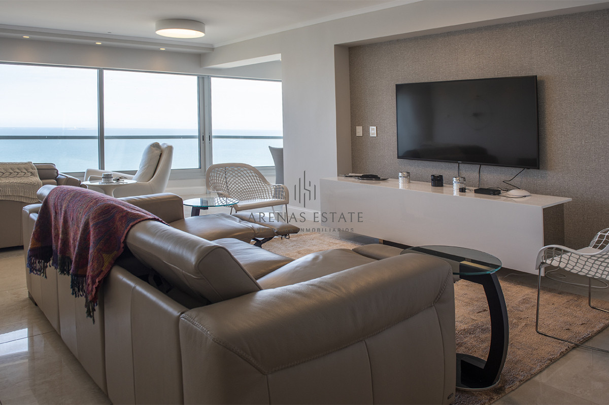 Apartamento ID.3470 - Departamento d 3 dormitoios + dependencia en venta en Playa Brava