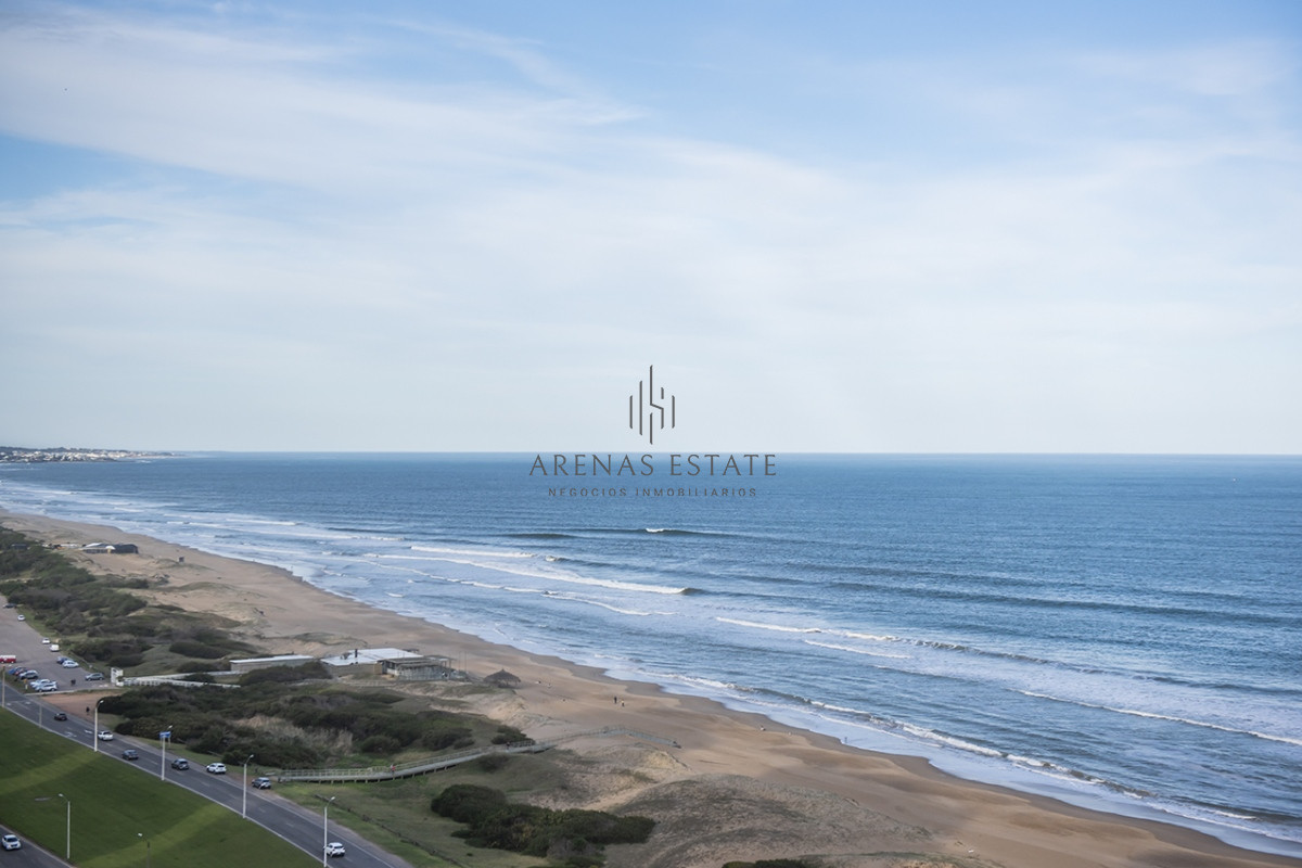 Apartamento ID.3467 - Espectacular departamento frente al mar en venta, 2 dorm + dep en venta
