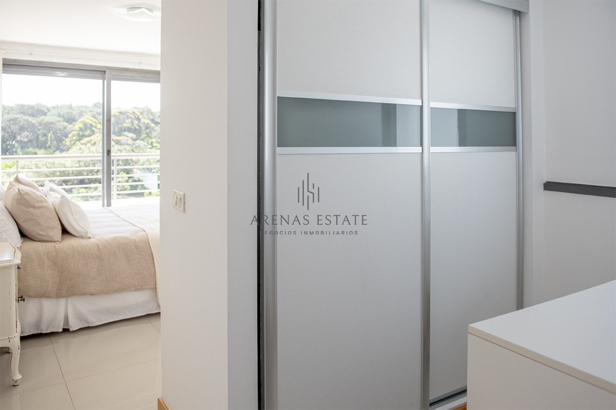 Apartamento ID.2052 - Penthouse frente al mar en venta en Blue Bird, 3 dormitorios en suite. Punta del este