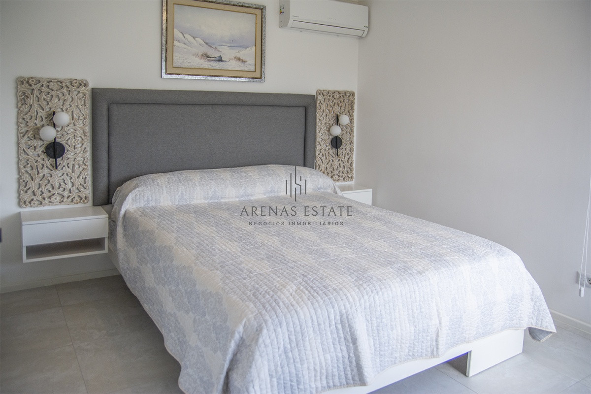 Apartamento ID.2210 - Vende apartamento de 2 dormitorios y medio en Chiverta, Reciclado completo. Punta del Este 