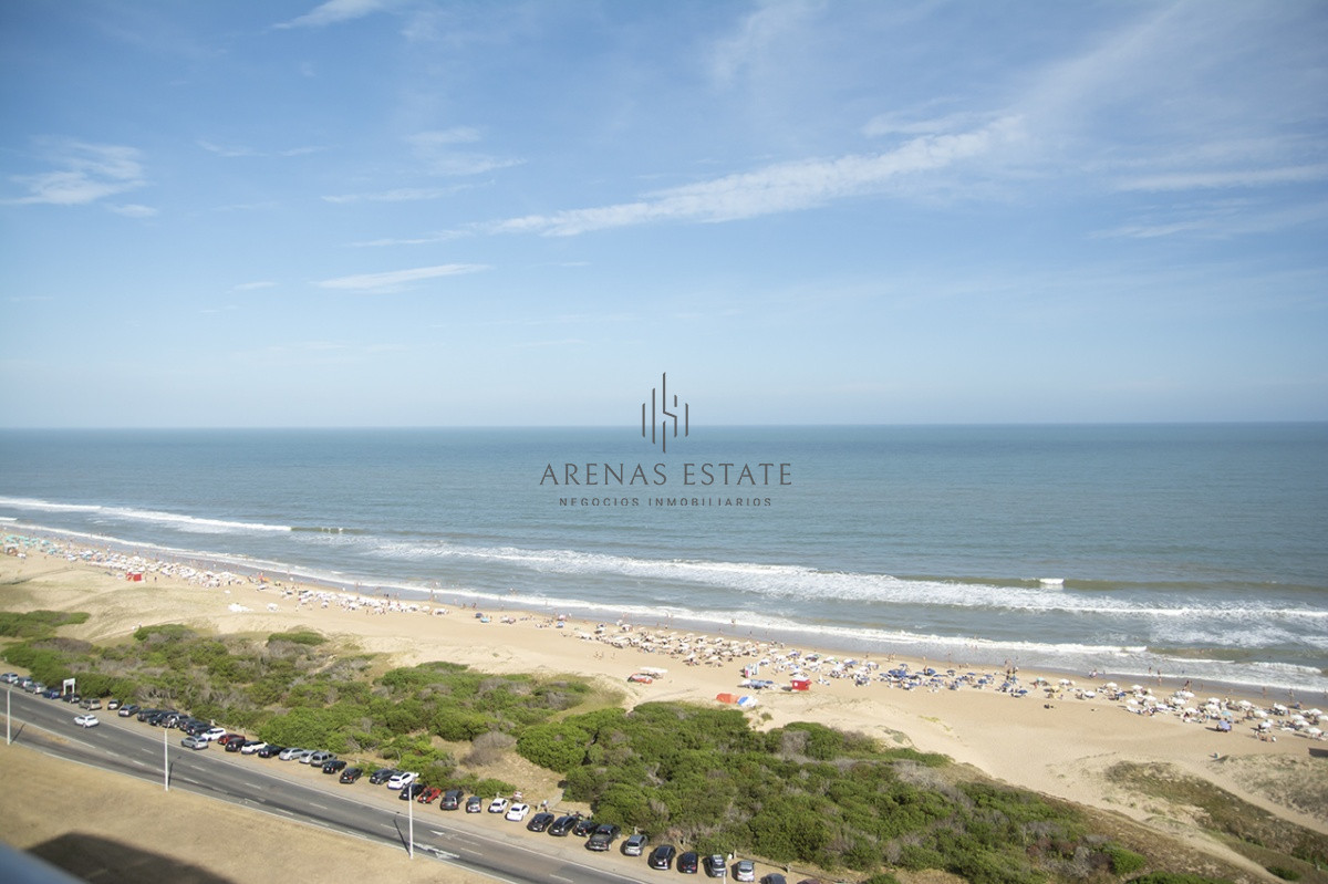 Apartamento ID.3645 - Le Parc Punta del Este, torre de categoría frente al mar.