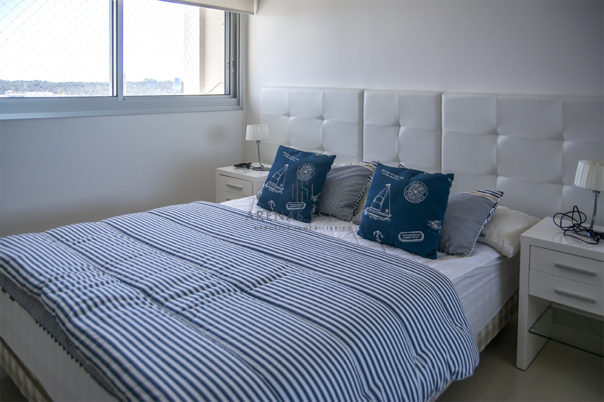 Apartamento ID.2408 - MIAMI BOULEVARD, PUNTA DEL ESTE, PLAYA MANSA, DOS DORMITORIOS , PRIMERAS PARADAS 