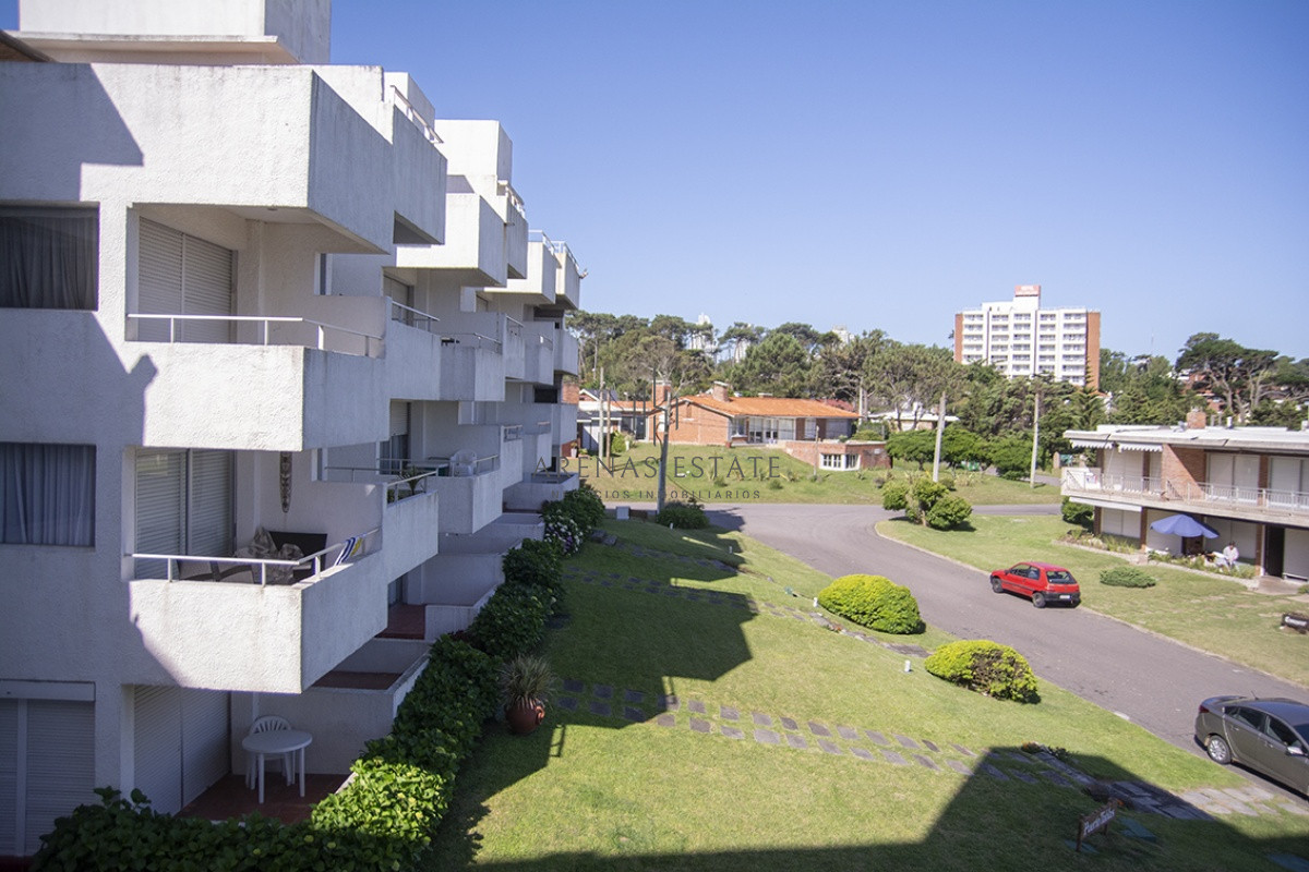 Apartamento ID.2058 - Se vende apartamento de 3 dormitorios en Edificio Horizonte, Playa Mansa, Punta del Este 