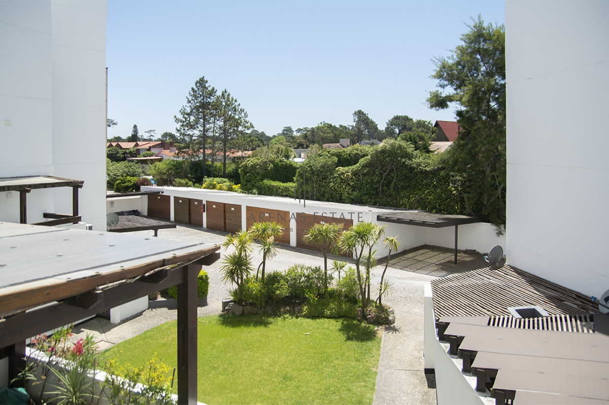 Apartamento ID.2044 - Apartamento en venta frente al mar, de 3 dormitorios en Punta del Este 