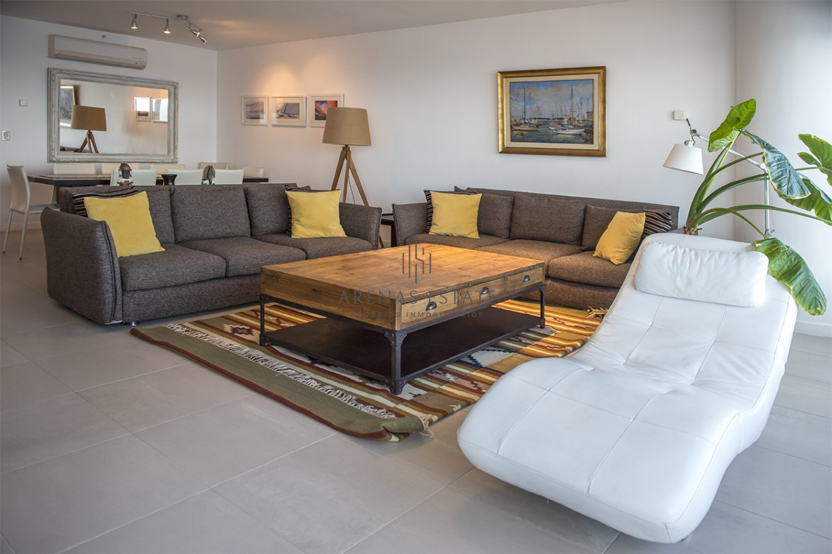 Apartamento ID.3467 - Espectacular departamento frente al mar en venta, 2 dorm + dep en venta