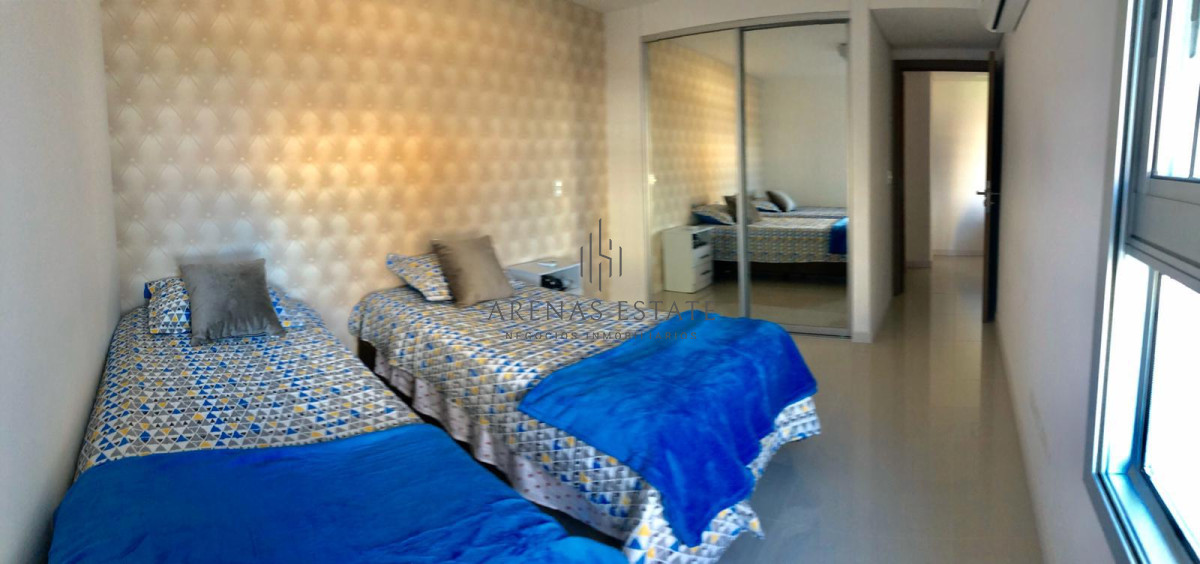 Apartamento ID.2060 - Apartamento de 3 dormitorios con parrillero en venta a pasos del mar. 