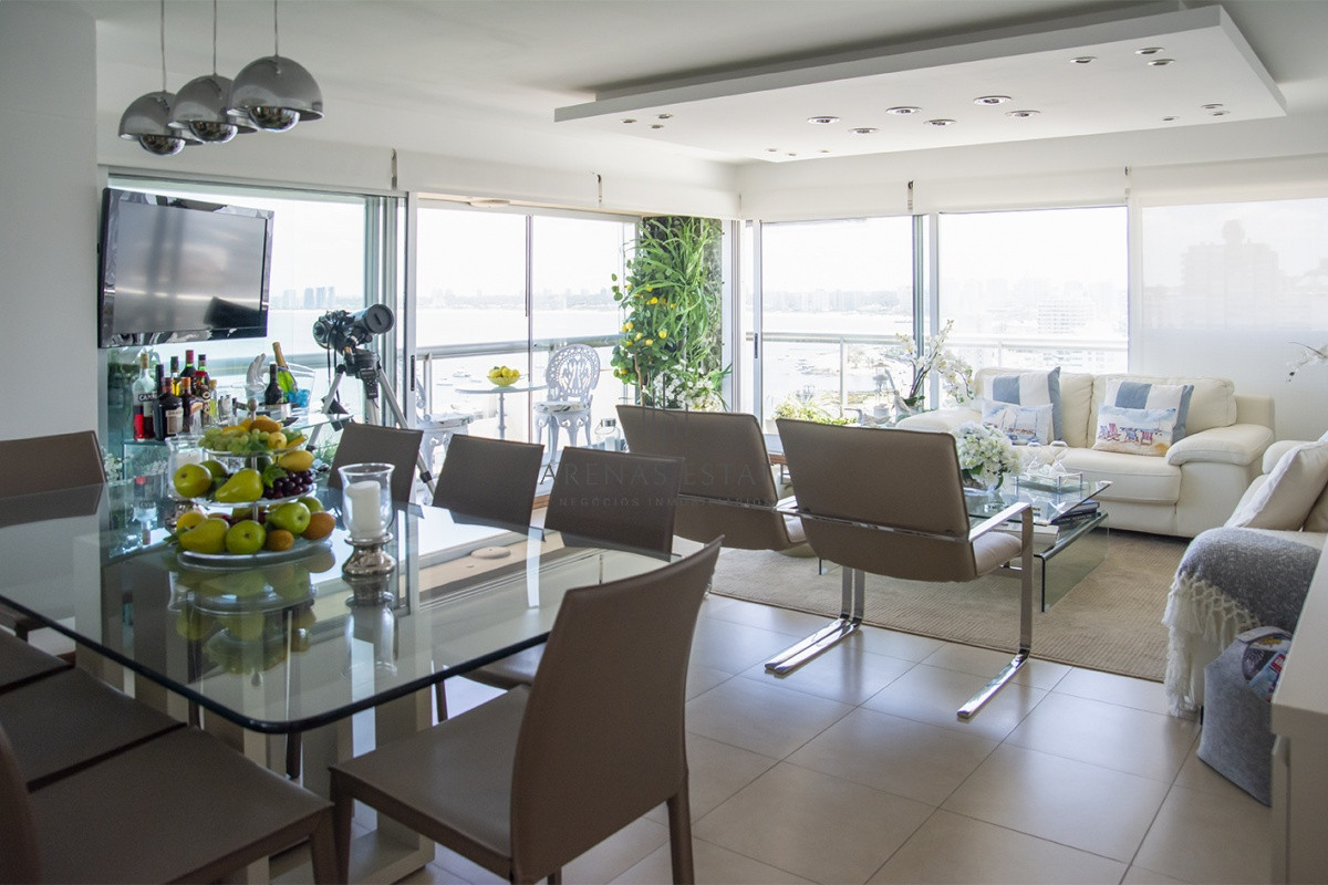 Apartamento ID.2211 - Hermoso departamento de 3 dormitorios a la venta, a pasos del mar
