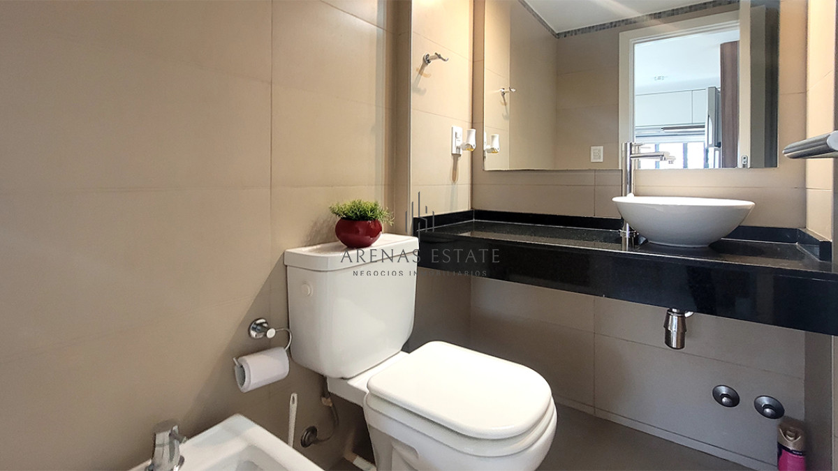 Apartamento ID.3565 - Apartamento de 2 dormitorios en venta en Punta del Este, Edif. Chronos