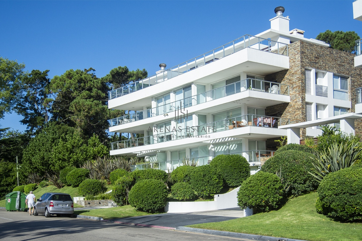 Apartamento ID.2542 - Espectacular departamento duplex a pasos del mar . 3 dormitorios en venta