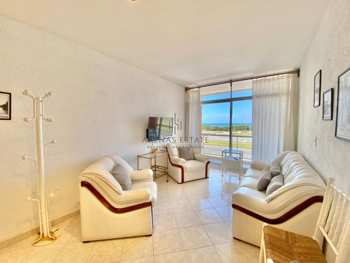 Apartamento ID.4259 - Apartamento de 2 dormitorio y medio en Primera lineal de Playa brava , Punta del este 