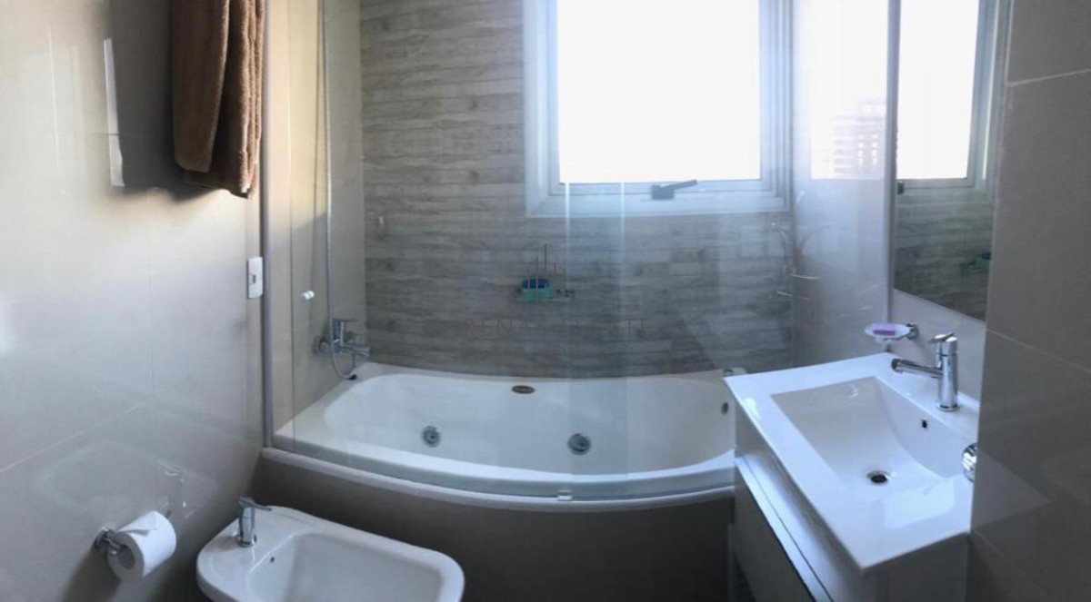 Apartamento ID.2060 - Apartamento de 3 dormitorios con parrillero en venta a pasos del mar. 