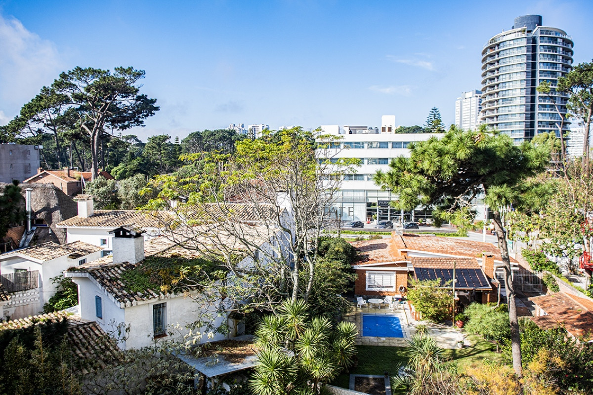 Apartamento ID.2885 - Apartamento en Venta de 2 dormitorios en Av. Roosevelt , Punta del este  
