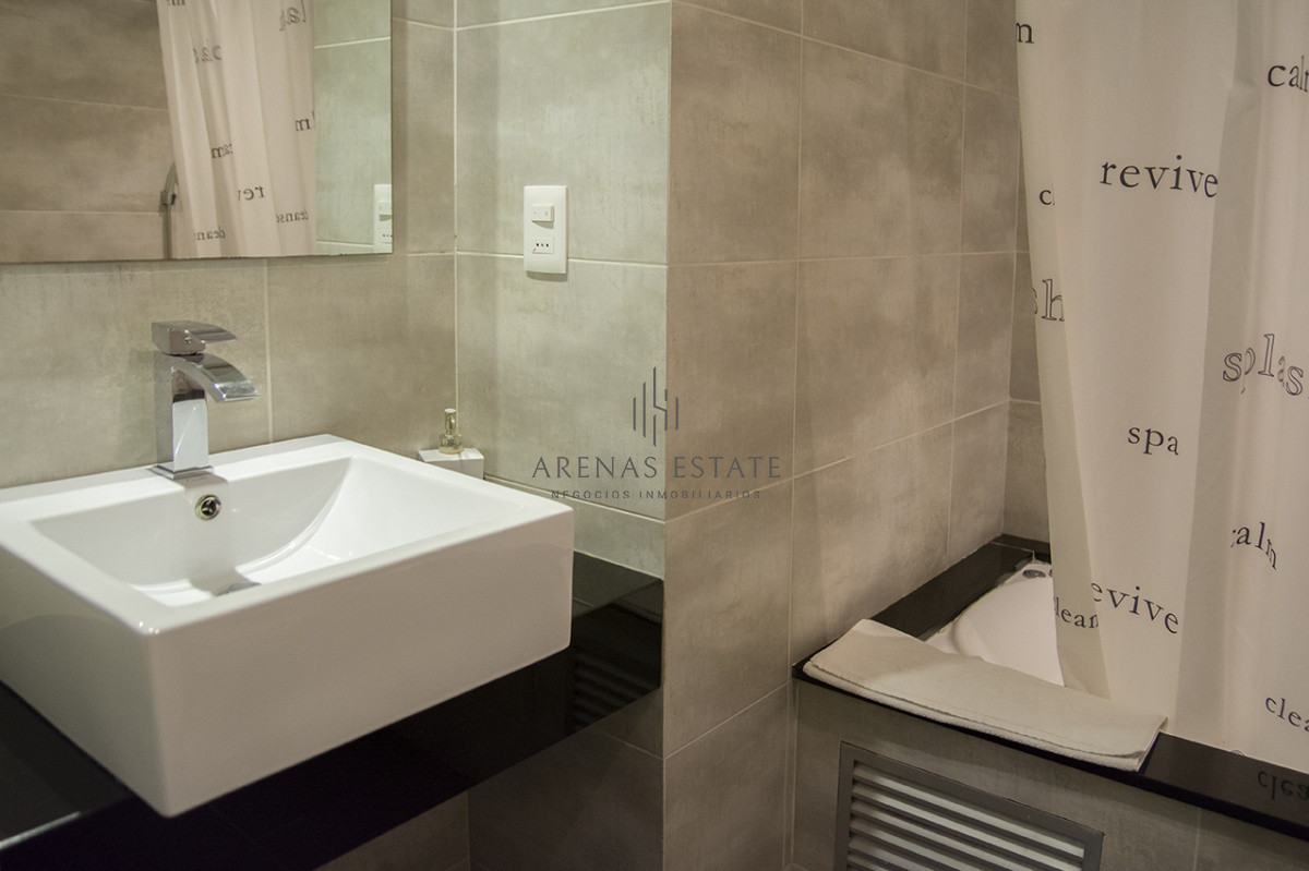 Apartamento ID.2176 - Vende apartamento. Edificio Bonaire. 3 dormitorios con servicios. Brava, Peninsula, Punta del Este
