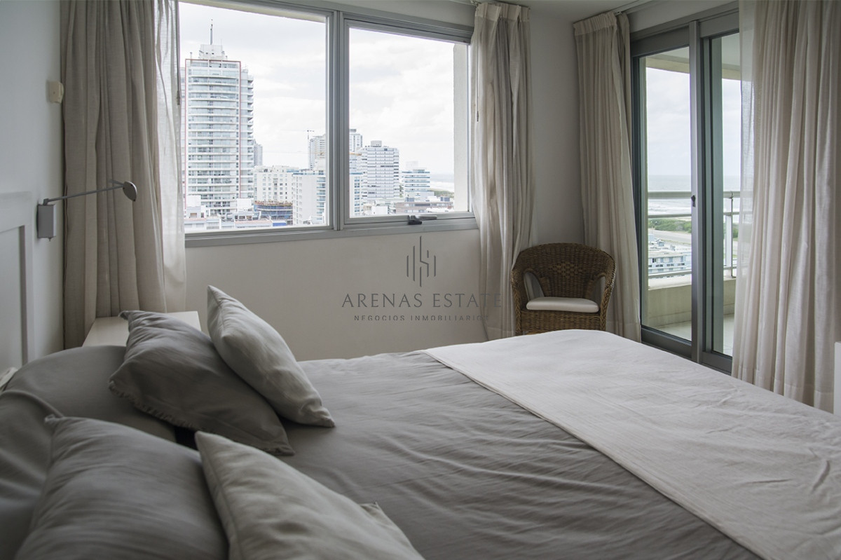 Apartamento ID.2653 - Vende apartamento de 3 dormitorios + dependencia , en brava , Punta del Este 