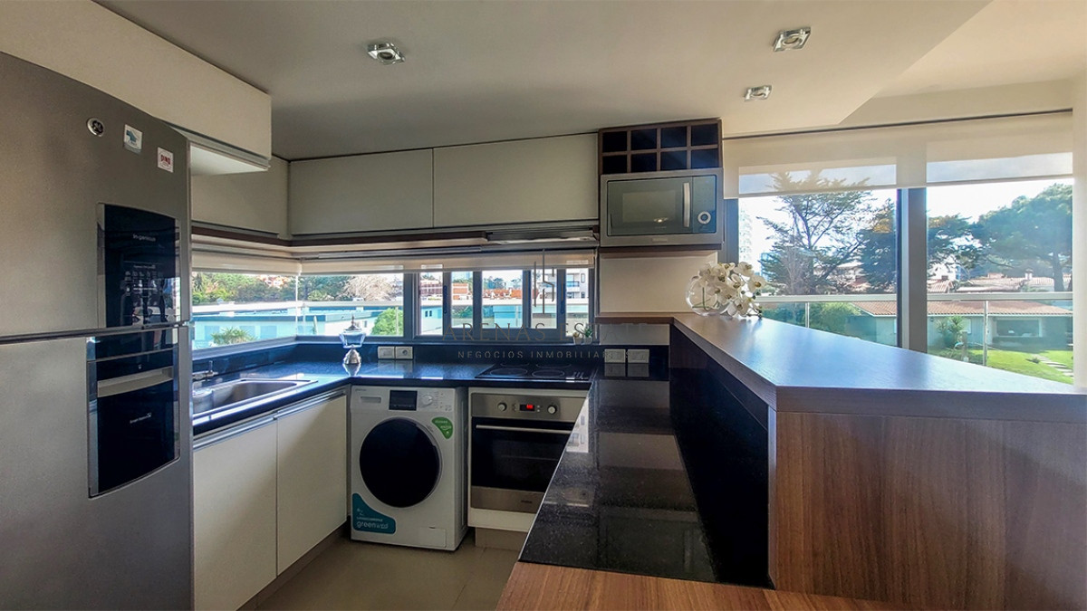 Apartamento ID.3565 - Apartamento de 2 dormitorios en venta en Punta del Este, Edif. Chronos