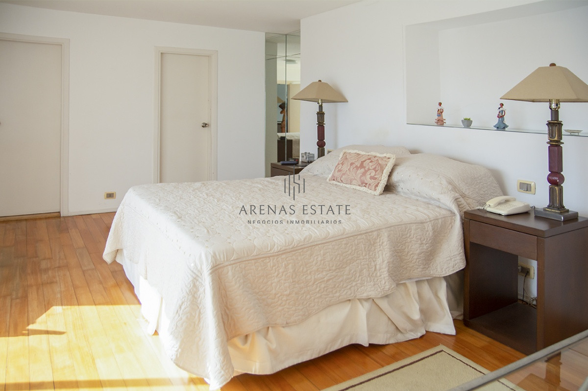 Apartamento ID.3885 - Espectacular Penthouse en venta a pasos del mar. 3 dormitorios + dependencia. Playa Brava.