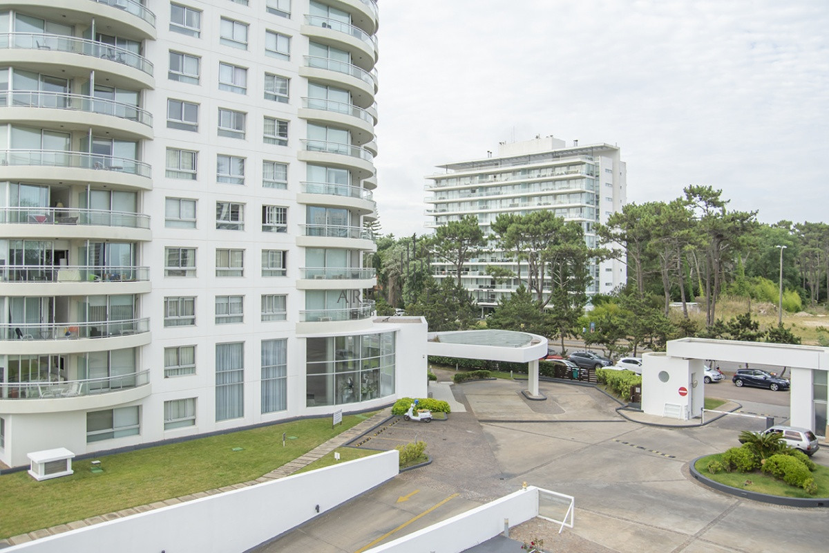 Apartamento ID.1475 - Departamento de 1 dormitorio y medio en venta en complejo con amenities. Playa Brava