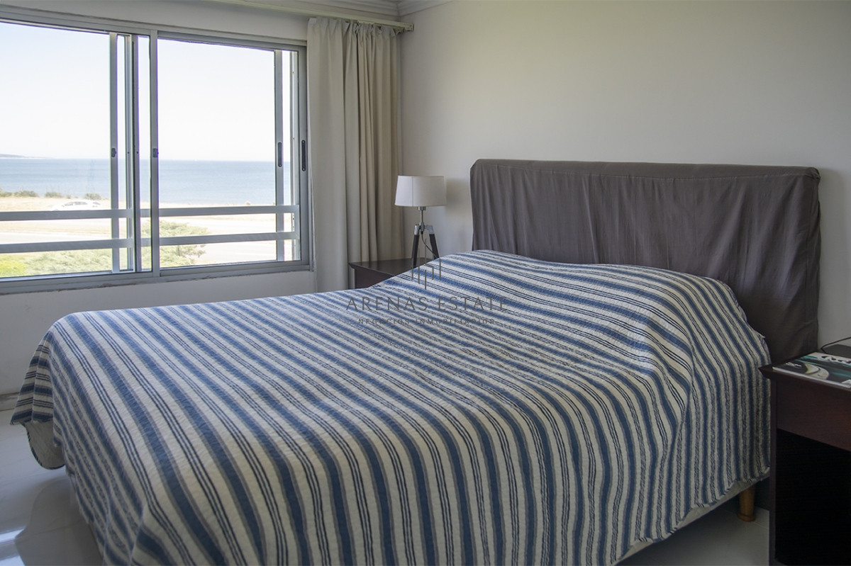 Apartamento ID.2044 - Apartamento en venta frente al mar, de 3 dormitorios en Punta del Este 