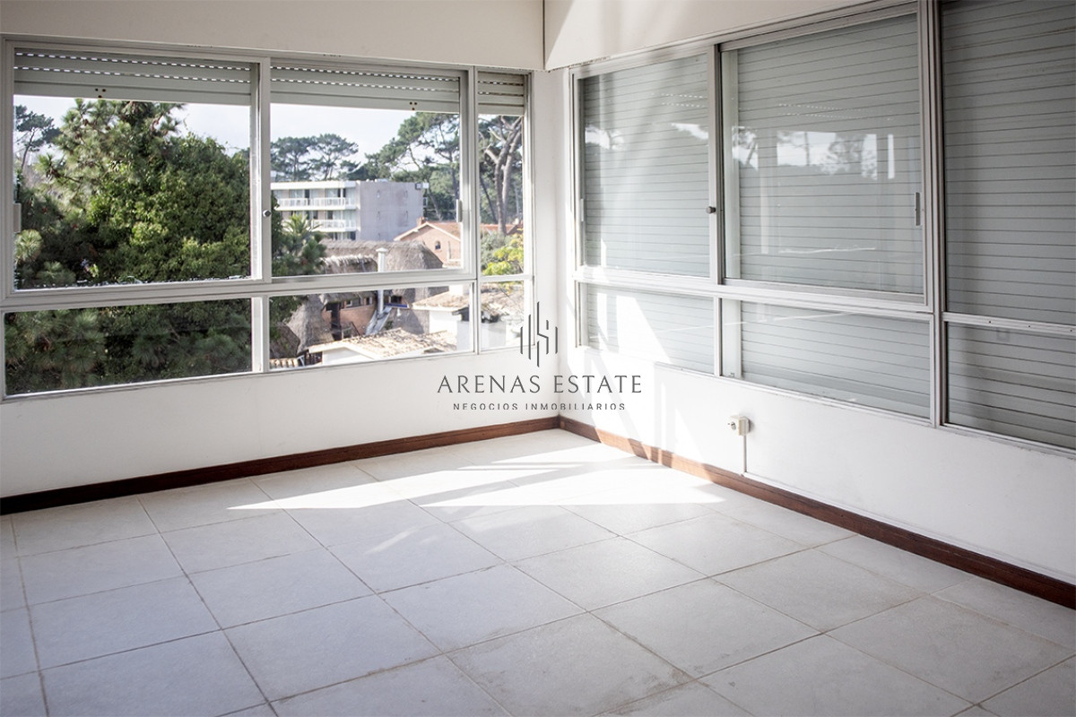 Apartamento ID.2885 - Apartamento en Venta de 2 dormitorios en Av. Roosevelt , Punta del este  