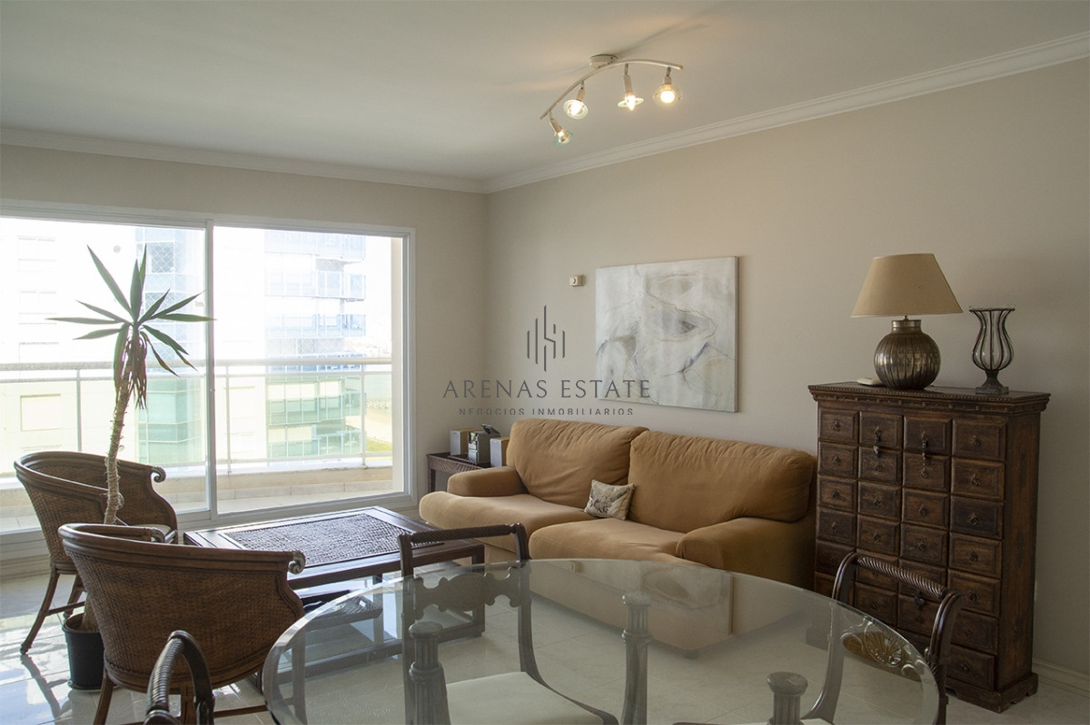 Apartamento ID.2051 - Departamento de 3 dormitorios en venta frente a Playa Mansa, Coral Tower