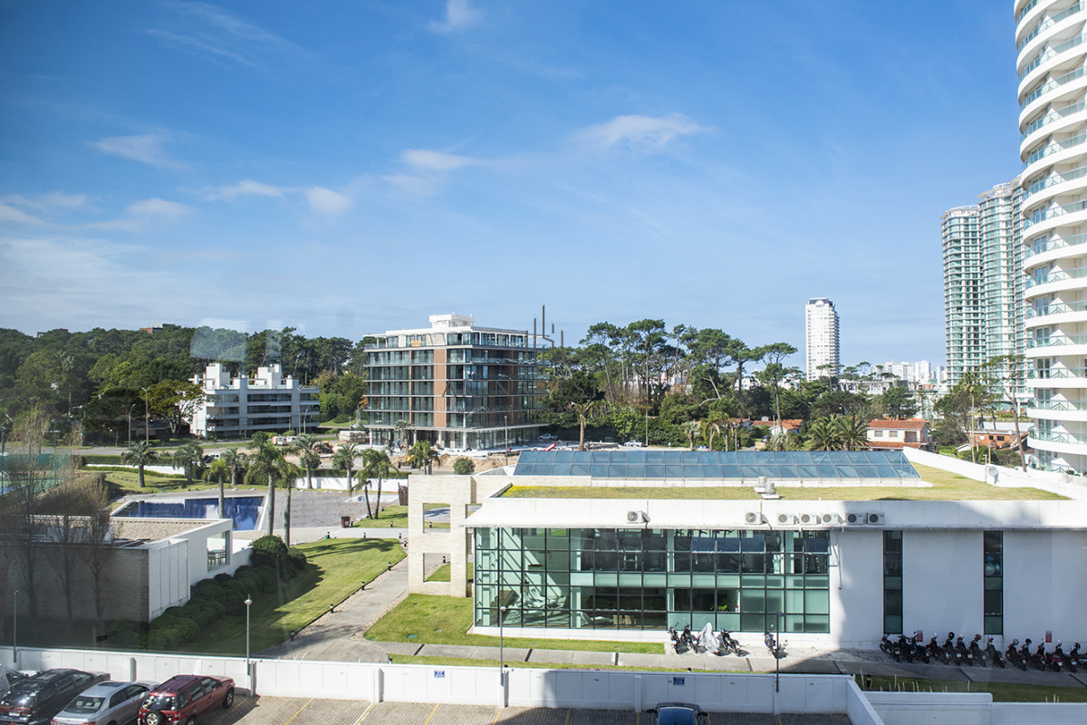 Apartamento ID.3554 - Vende apartamento de 3 dormitorios en Mansa, Punta del Este.