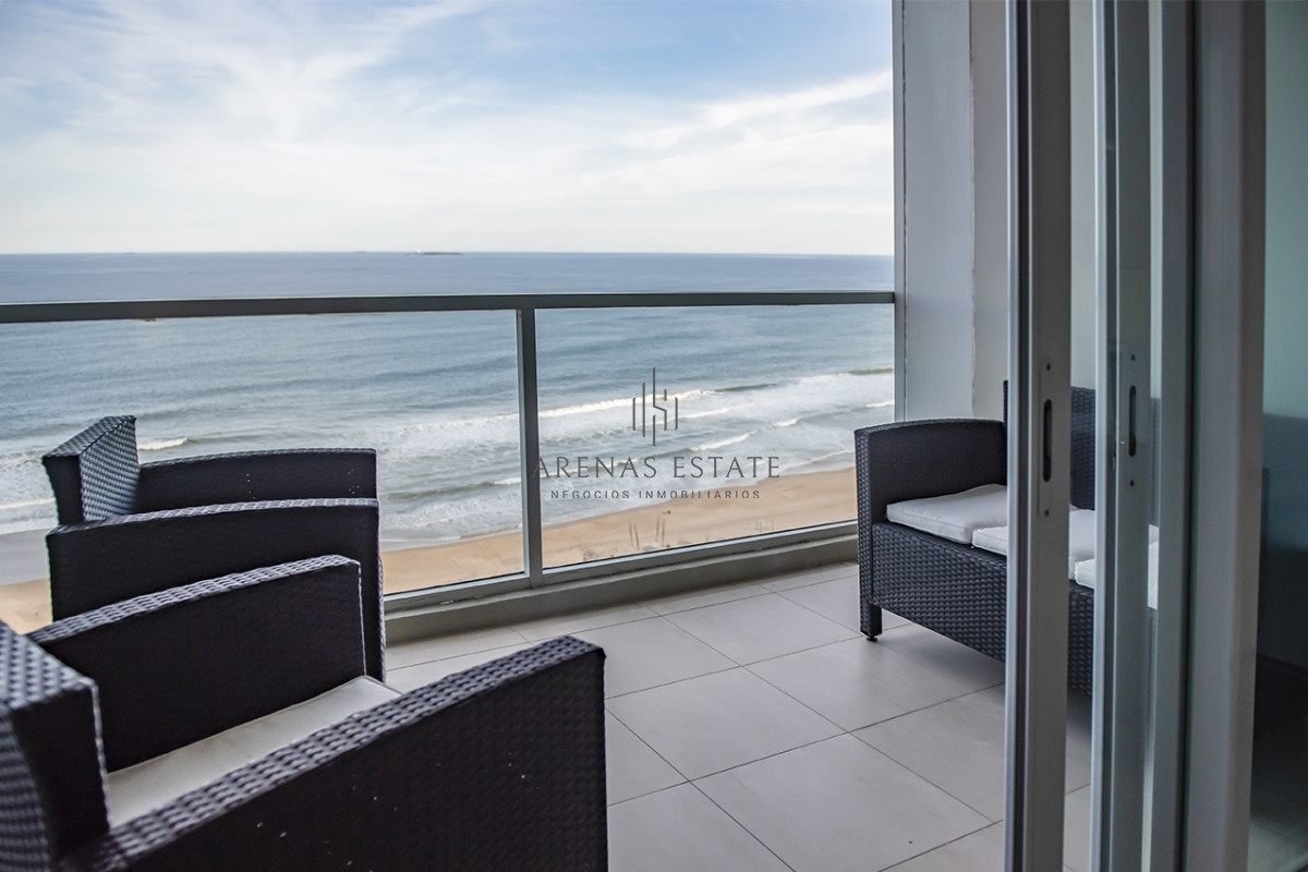 Apartamento ID.3467 - Espectacular departamento frente al mar en venta, 2 dorm + dep en venta