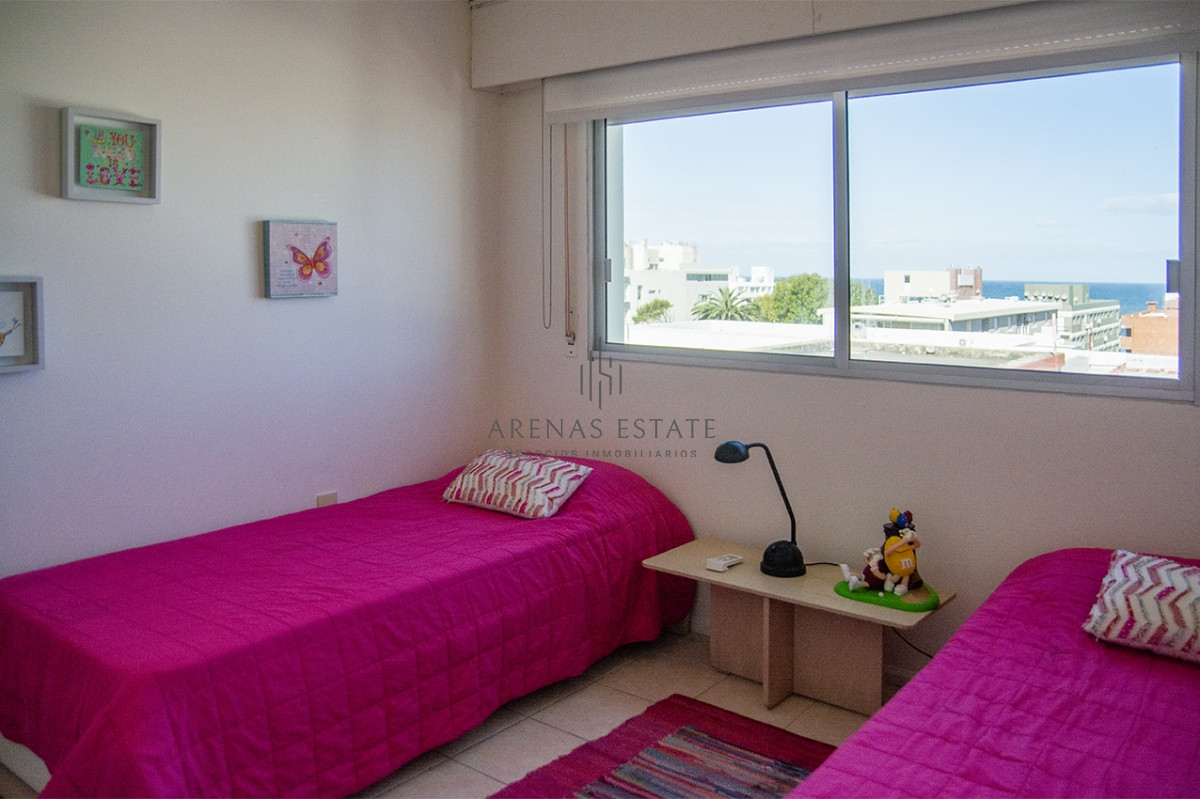 Apartamento ID.1895 - PORTO MARE , PUERTO , Penthouse duplex de 3 dormitorios en venta. Departamento con parrillero. 
