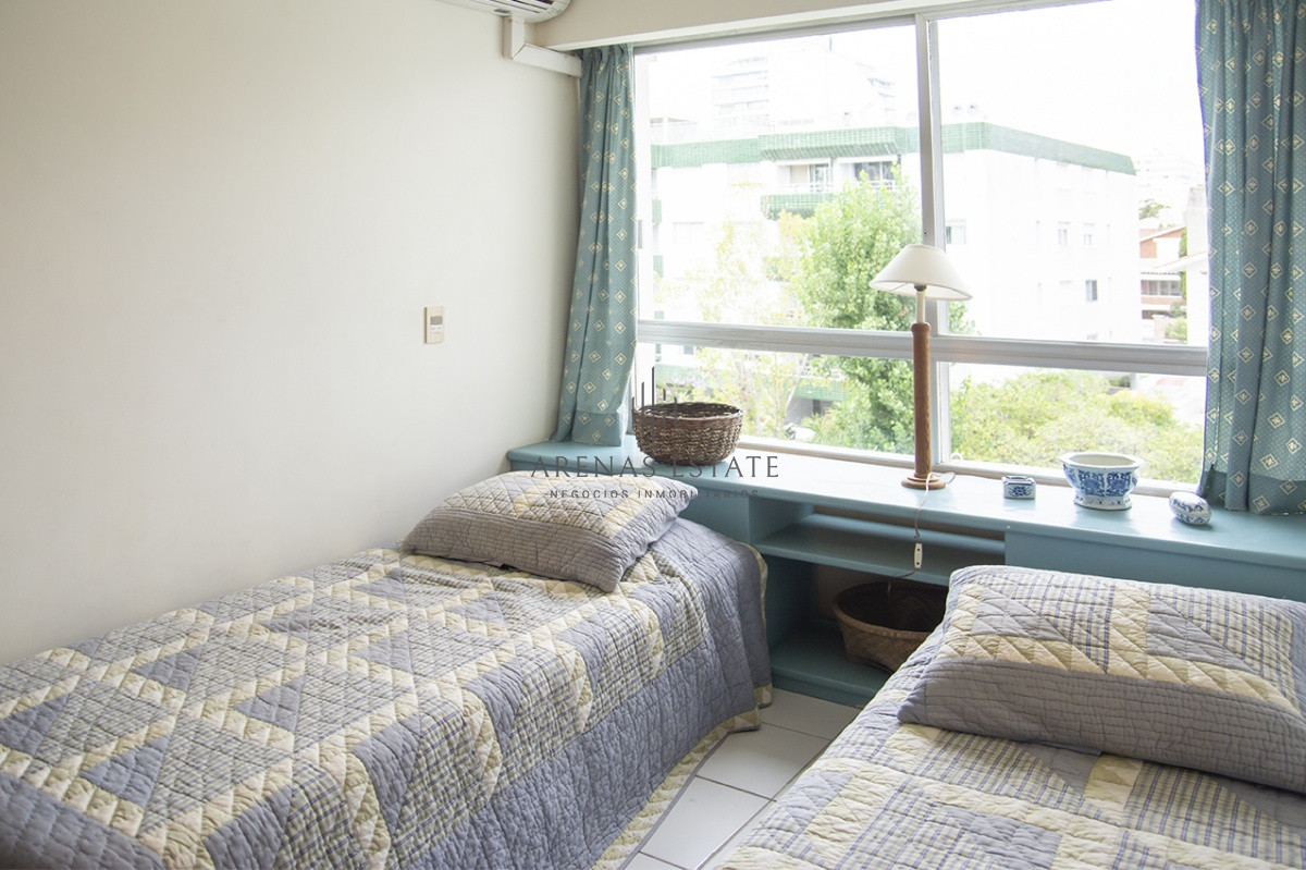 Apartamento ID.2984 - Departamentos en venta de 3 dormitorios Frente al Puerto , Punta del este 
