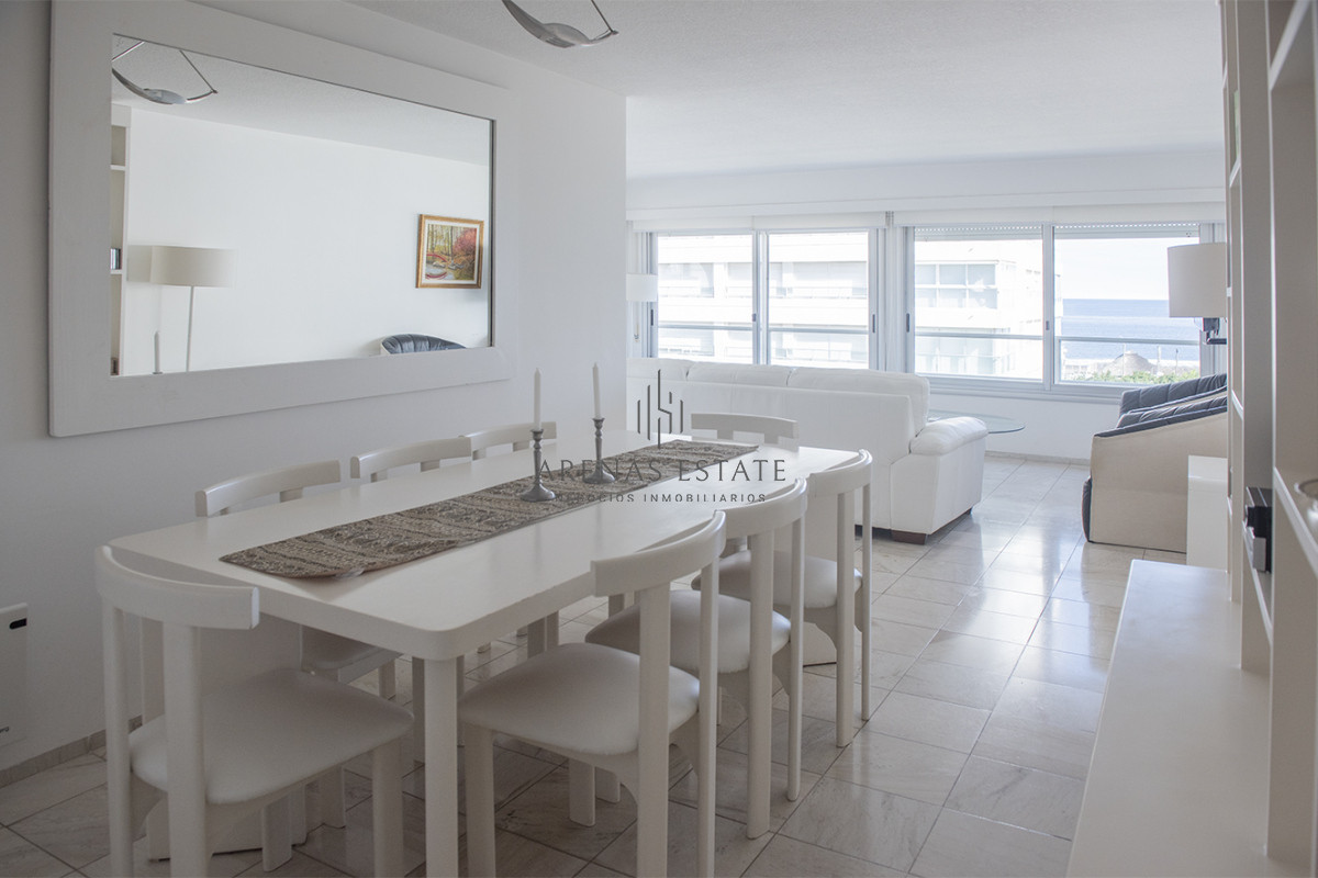Apartamento ID.3554 - Vende apartamento de 3 dormitorios en Mansa, Punta del Este.