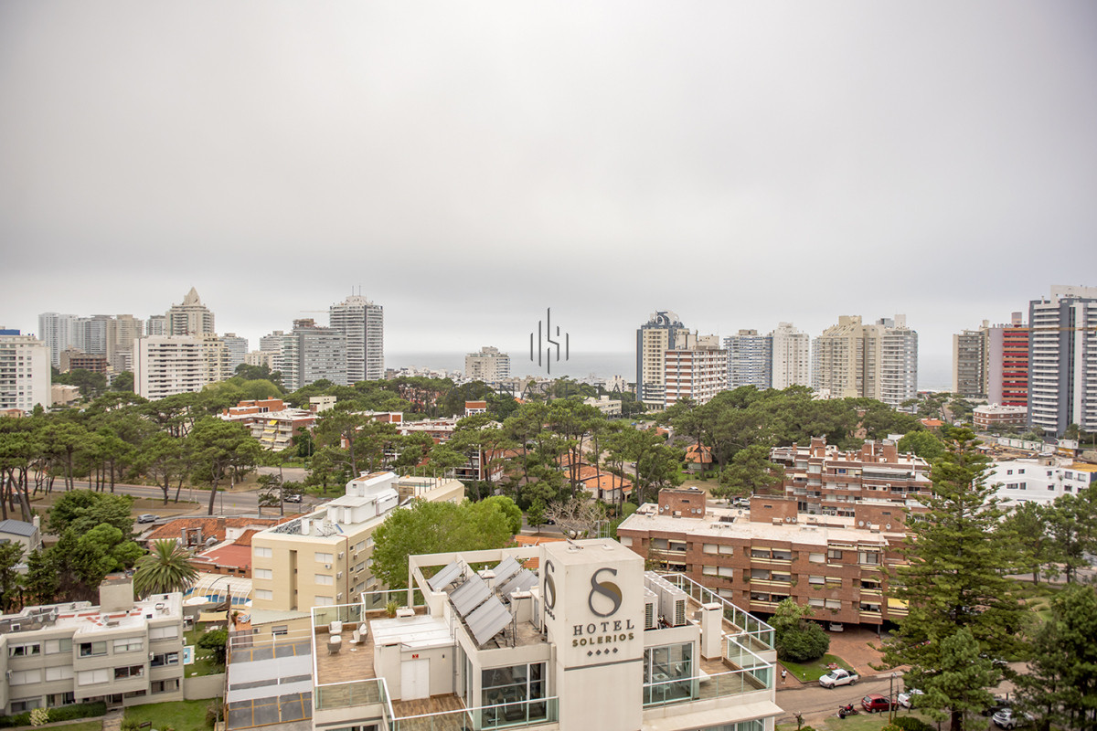 Apartamento ID.3530 - Apartamento en venta  3 dormitorios en Playa Mansa, Punta del Este.
