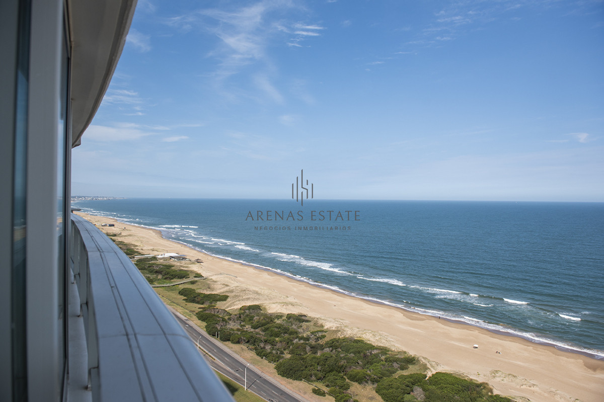 Apartamento ID.3470 - Departamento d 3 dormitoios + dependencia en venta en Playa Brava