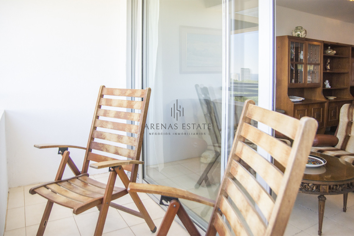 Apartamento ID.4177 - Vende apto de 2 dormitorios con vista al mar en Punta del este