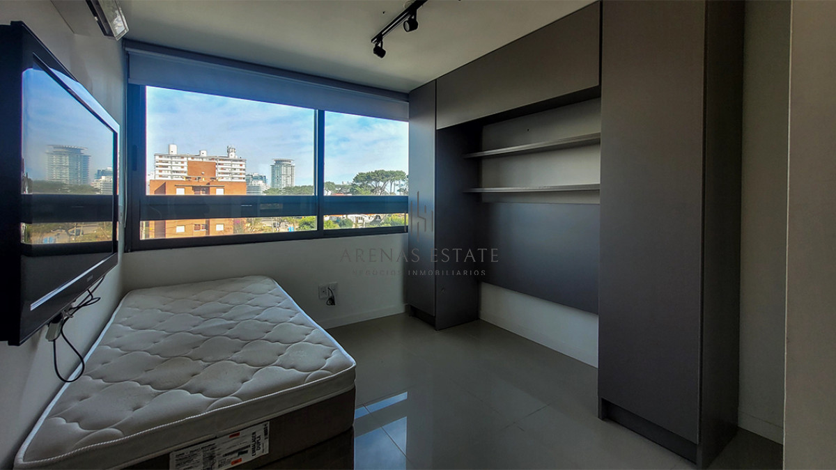 Apartamento ID.3565 - Apartamento de 2 dormitorios en venta en Punta del Este, Edif. Chronos